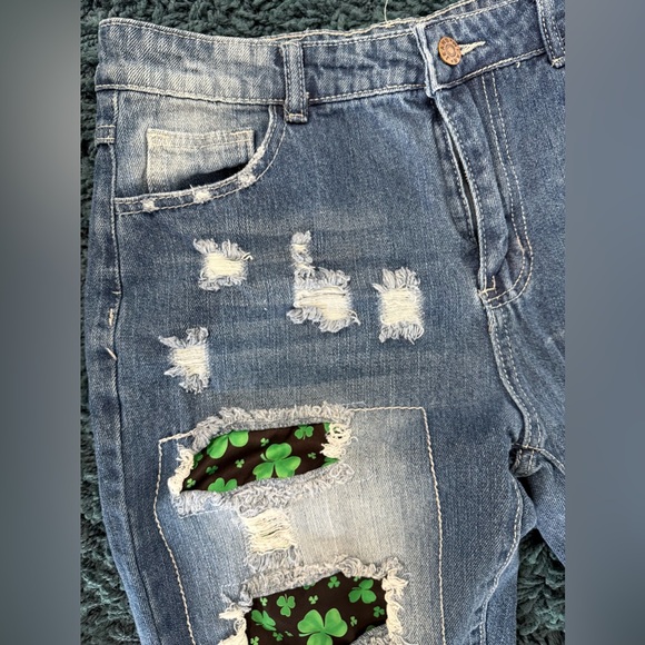 St Patrick Distressed Jeans with Green Clovers Size Medium - Picture 12 of 13